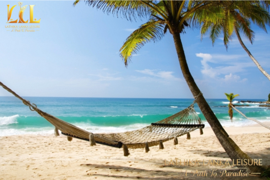 SUNBATHING & BEACH RELAXATION